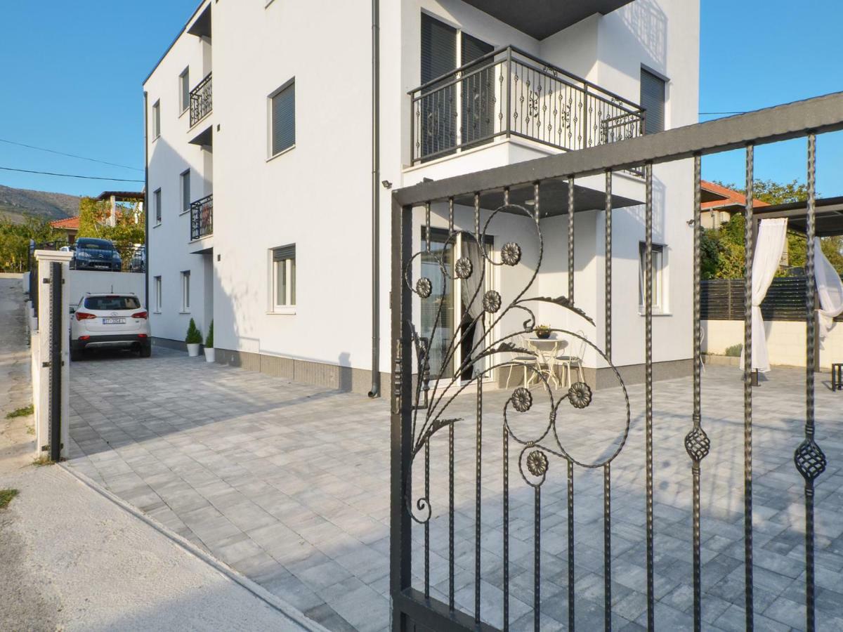 Deluxe Apartman Porto Trogir Luaran gambar